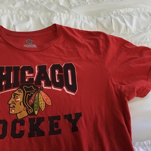 Chicago Blackhawks Hockey NHL Men’s tee t-shirt CB Chi town Size L Large - Picture 2 of 7
